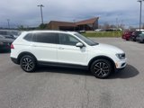 Used 2021 Volkswagen Tiguan SE w/ Panoramic Sunroof Package image 2