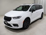 New 2025 Chrysler Pacifica Limited w/ Uconnect Theater Family Group image 3