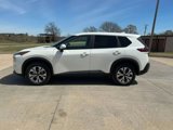 Used 2023 Nissan Rogue SV image 2