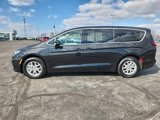 Used 2023 Chrysler Pacifica Touring-L image 5