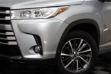 Used 2017 Toyota Highlander XLE image 3