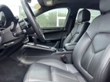 Certified 2024 Porsche Macan image 5
