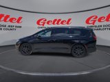 Used 2023 Chrysler Pacifica Touring-L w/ S Appearance Package image 5