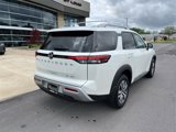 Used 2023 Nissan Pathfinder SL image 3