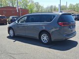 Used 2022 Chrysler Pacifica Touring-L image 4
