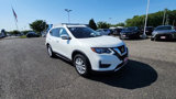 Used 2020 Nissan Rogue SV image 2