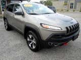 Used 2017 Jeep Cherokee Trailhawk image 2