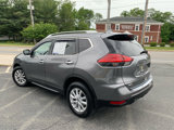 Used 2017 Nissan Rogue SV image 3