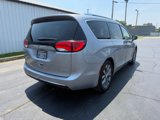 Used 2018 Chrysler Pacifica Limited image 3