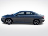 Used 2022 Volkswagen Passat 2.0T SE image 2