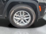Used 2023 Jeep Grand Cherokee Laredo w/ Luxury Tech Group I image 4