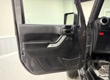 Used 2016 Jeep Wrangler Unlimited Rubicon image 3