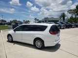 New 2025 Chrysler Pacifica Select image 3