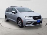 Used 2023 Chrysler Pacifica Limited image 3