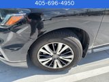 Used 2017 Nissan Pathfinder SL image 2