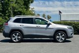 Used 2020 Jeep Cherokee Limited image 3