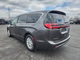 Used 2023 Chrysler Pacifica Touring-L image 2