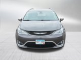 Used 2018 Chrysler Pacifica Limited image 2