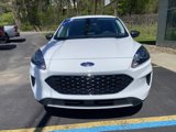 Used 2022 Ford Escape SE image 2