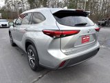 Used 2022 Toyota Highlander XLE image 3