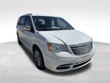 Used 2015 Chrysler Town & Country Touring-L w/ Driver Convenience Group image 2