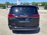 Used 2023 Chrysler Pacifica Touring-L image 6