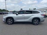 Used 2022 Toyota Highlander XLE image 4