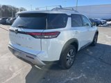 Used 2024 Nissan Pathfinder SL image 2