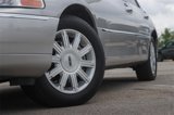 Used 2009 Lincoln Town Car Signature Limited image 3