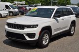 Used 2023 Jeep Grand Cherokee Laredo image 4