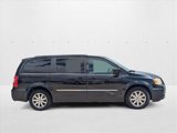 Used 2014 Chrysler Town & Country Touring image 4