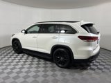 Used 2019 Toyota Highlander SE w/ Phone Cable & Charge Package image 4