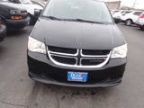 Used 2017 Dodge Grand Caravan SE w/ UConnect Hands-Free Group image 2