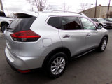 Used 2018 Nissan Rogue SV image 3