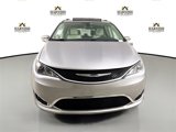 Used 2018 Chrysler Pacifica Limited w/ Tire & Wheel Group image 2
