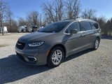 Used 2022 Chrysler Pacifica Touring-L image 4