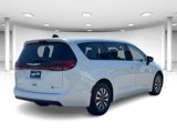 Used 2023 Chrysler Pacifica Touring-L image 4