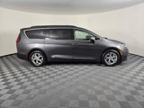 Used 2023 Chrysler Pacifica Limited image 3