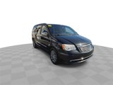 Used 2014 Chrysler Town & Country Touring-L w/ Driver Convenience Group image 2