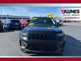Used 2023 Jeep Grand Cherokee Limited w/ Black Appearance Package image 4
