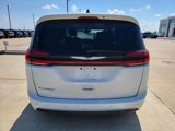 Used 2023 Chrysler Pacifica Touring-L image 4
