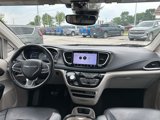 Used 2021 Chrysler Pacifica Touring-L image 5