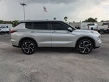 Used 2022 Mitsubishi Outlander SE image 3