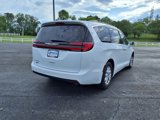 Used 2022 Chrysler Pacifica Touring-L image 3