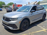 Used 2022 Volkswagen Tiguan SE R-Line image 3