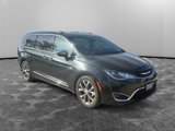 Used 2017 Chrysler Pacifica Limited image 3