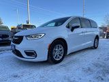 Used 2023 Chrysler Pacifica Touring-L image 2