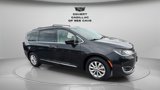 Used 2017 Chrysler Pacifica Touring-L image 4