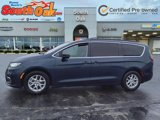 Certified 2022 Chrysler Pacifica Touring-L image 4
