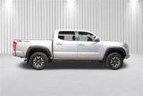 Used 2017 Toyota Tacoma 4x4 Double Cab image 2
